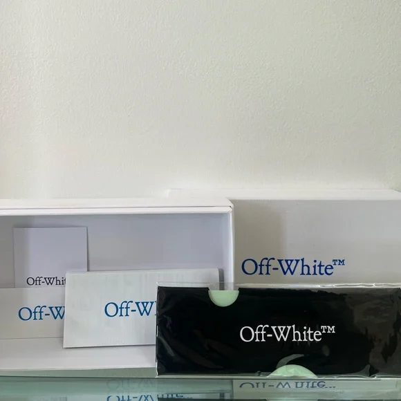 Off-White Manchester Sunglasses - Picture 11 of 14